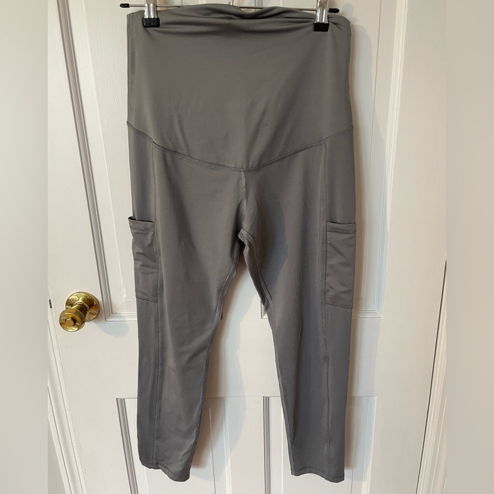 Medium Maternity Full-Panel Leggings in Gray